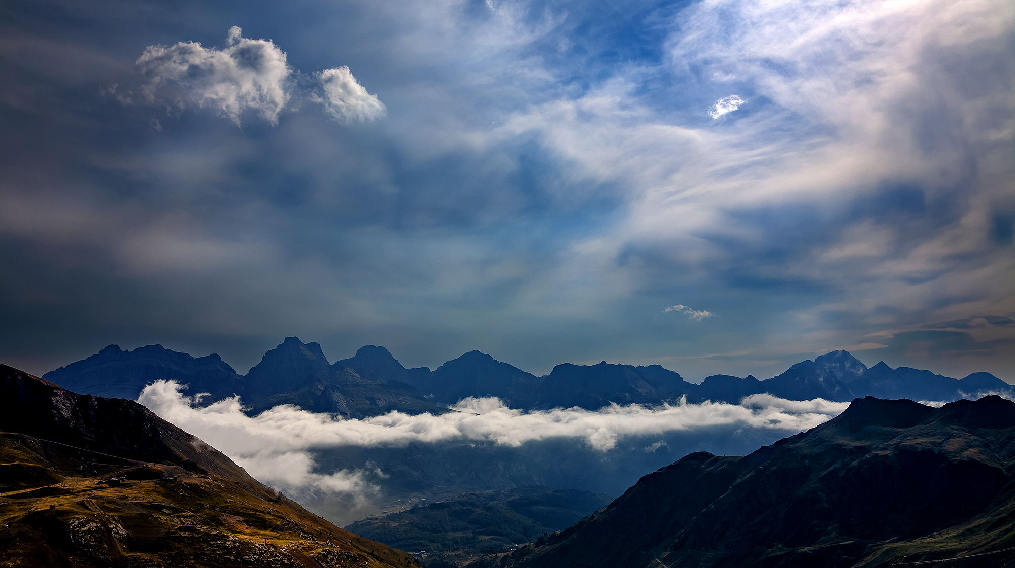Paisajes, naturaleza, fotografía de paisajes, fotografía de naturaleza, Pirineos, montañas, cielo tormentoso, nubes
